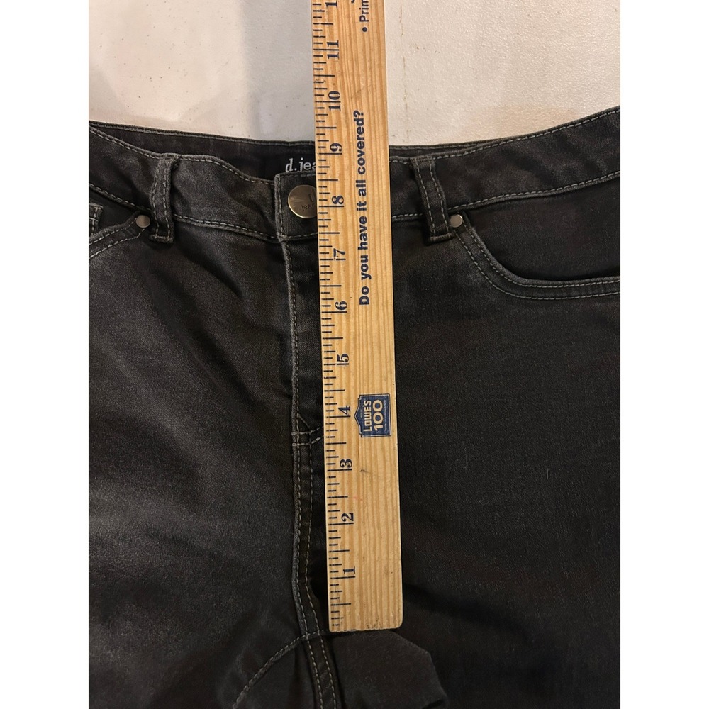 Black Stretch Denim Capri Pants Embellished Back Pockets Size 8 Stretchy - Picture 5 of 9